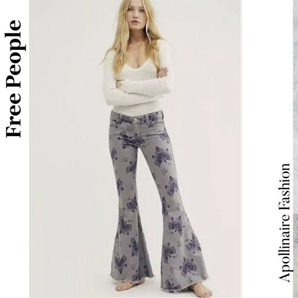 We The Free Mid-Rise Super Flare Bell Bottom Denim Jeans Size 31 NWT RARE - Picture 4 of 9